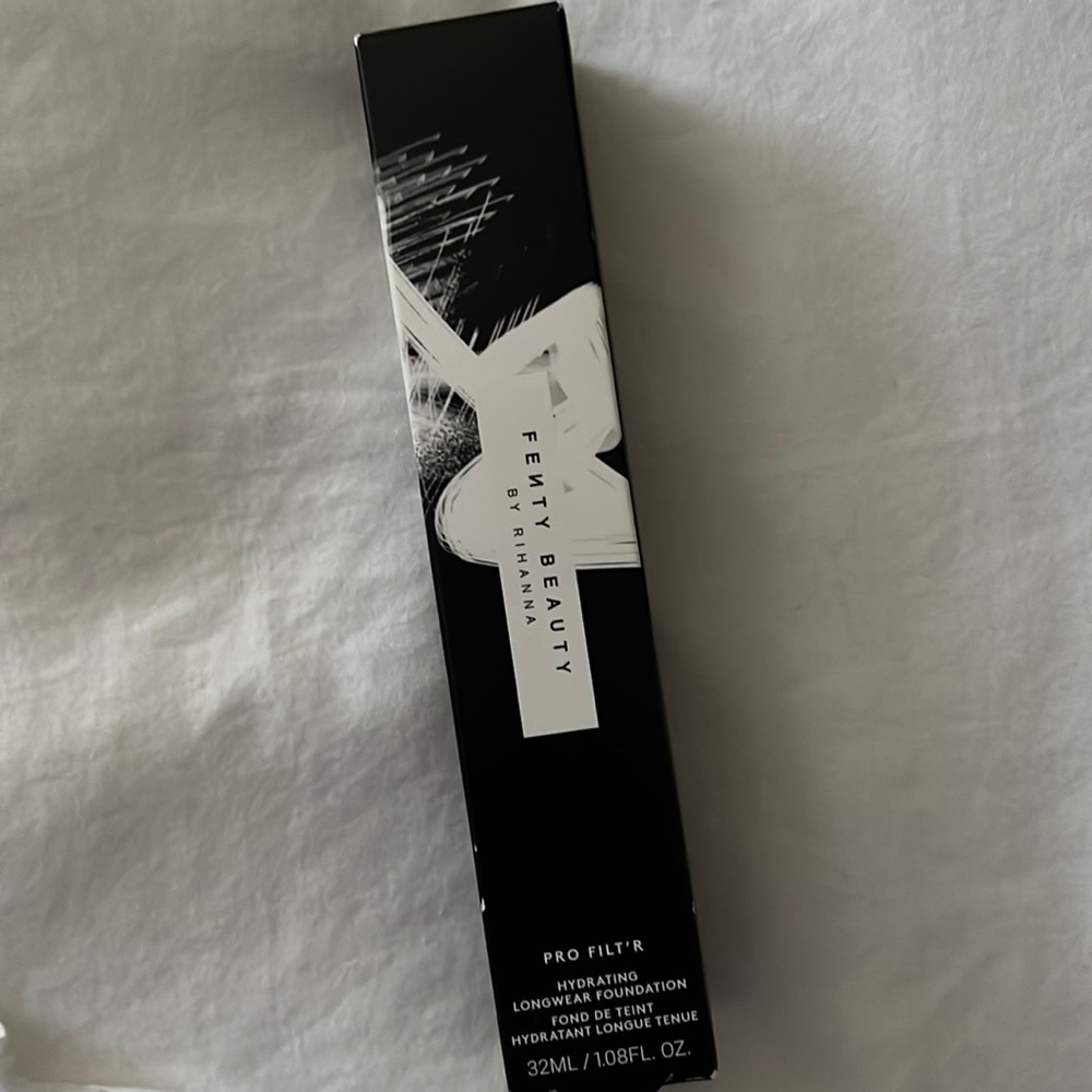 Gente Beauty - PRO FILT’R hydrating long wear foundation. NWOT.